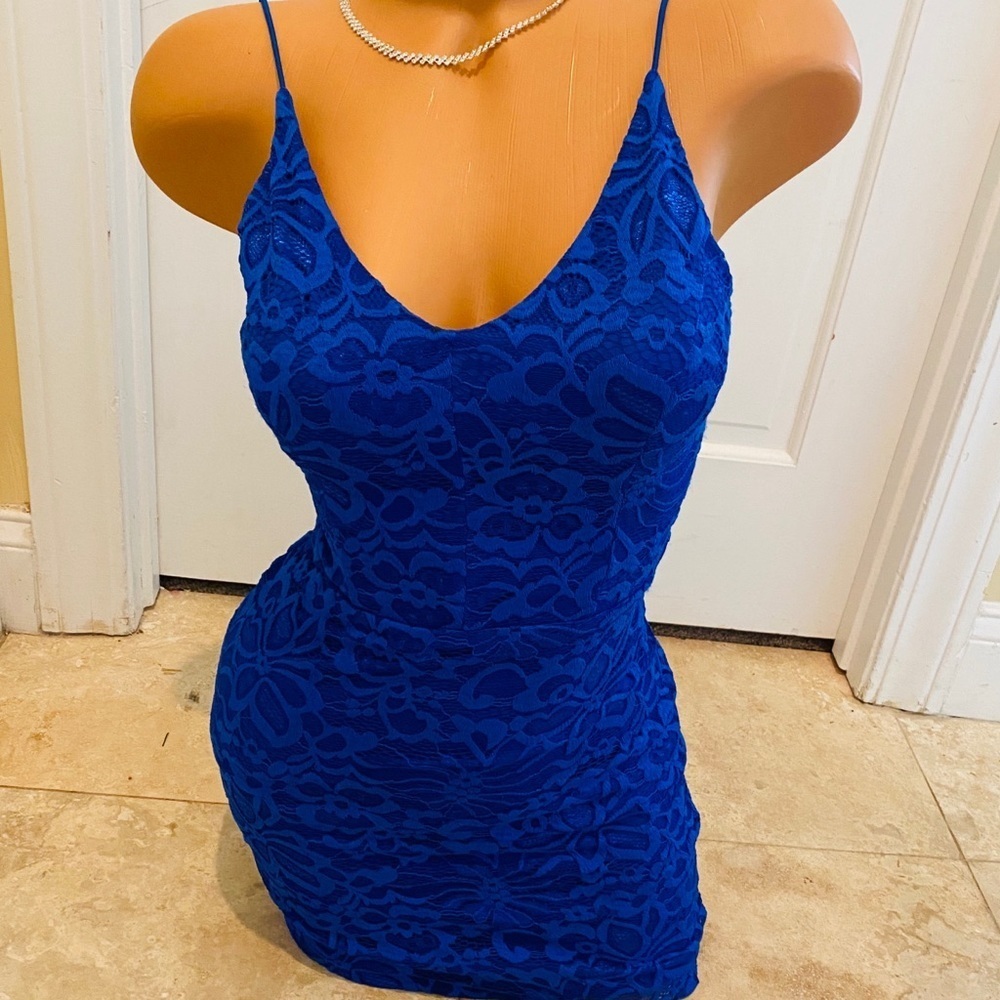 Teeze Me Backless VNeck Lace Mini Dress Royal Blue Size 1 / XSmall​​​ - Picture 2 of 7